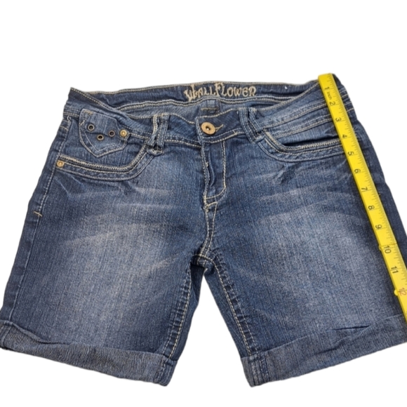 Wall Flower Juniors Denim Bermuda Shorts Size 7 - Picture 9 of 13